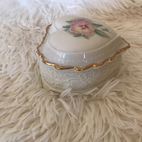 Heritage House, Inc Porcelain Trinket Music Collector edition - Picture 3 of 6